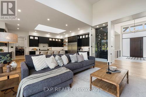 25 Franklin Crescent, Whitby, ON - Indoor Photo Showing Living Room