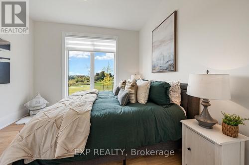 25 Franklin Crescent, Whitby, ON - Indoor Photo Showing Bedroom