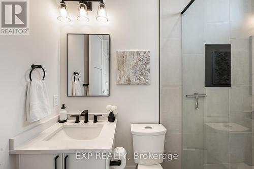 25 Franklin Crescent, Whitby, ON - Indoor Photo Showing Bathroom