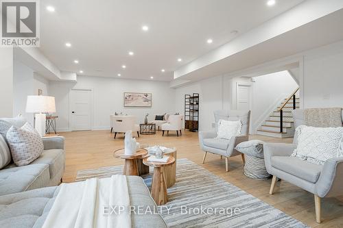 25 Franklin Crescent, Whitby, ON - Indoor Photo Showing Living Room