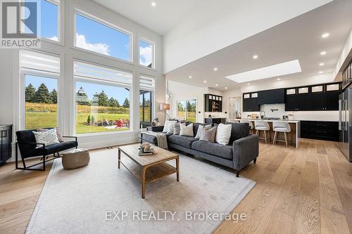 25 Franklin Crescent, Whitby, ON - Indoor Photo Showing Living Room