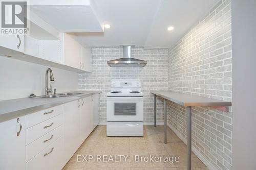 7 Glenbury Drive, Vaughan, ON - Indoor Photo Showing Kitchen With Double Sink