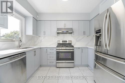 7 Glenbury Drive, Vaughan, ON - Indoor Photo Showing Kitchen With Stainless Steel Kitchen With Upgraded Kitchen