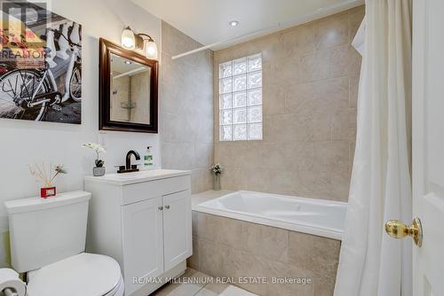 159 Taylor Avenue, Hamilton, ON - Indoor Photo Showing Bathroom