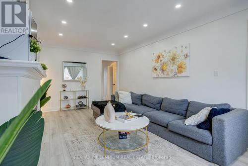 159 Taylor Avenue, Hamilton, ON - Indoor Photo Showing Living Room