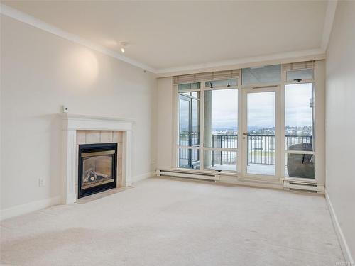 614-21 Dallas Rd, Victoria, BC - Indoor Photo Showing Living Room With Fireplace