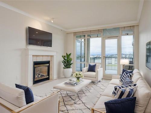 614-21 Dallas Rd, Victoria, BC - Indoor With Fireplace