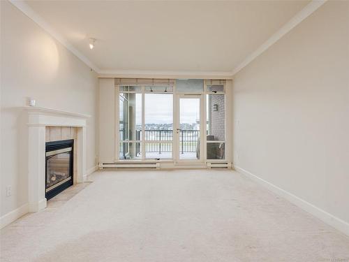 614-21 Dallas Rd, Victoria, BC - Indoor Photo Showing Living Room With Fireplace