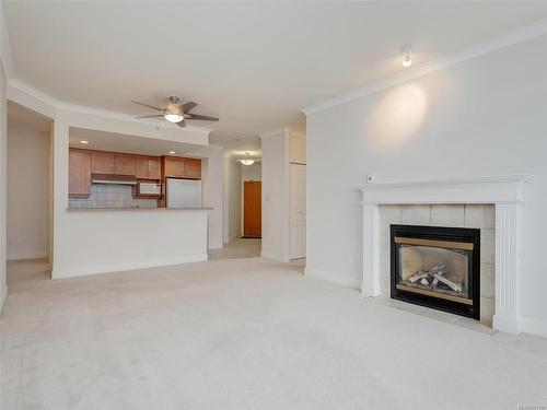 614-21 Dallas Rd, Victoria, BC - Indoor Photo Showing Living Room With Fireplace