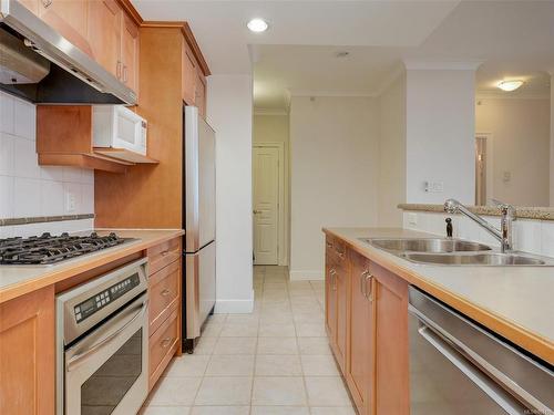 614-21 Dallas Rd, Victoria, BC - Indoor Photo Showing Kitchen