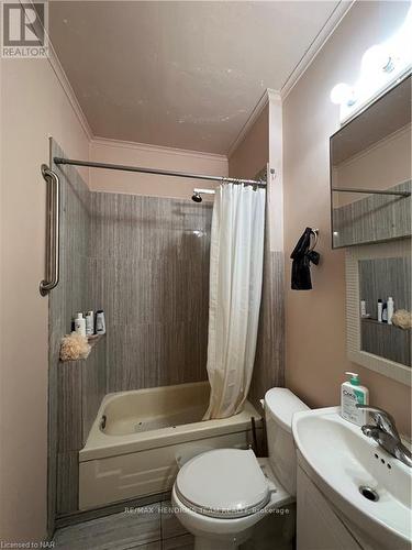 2 - 3 Main Street E, Grimsby (542 - Grimsby East), ON - Indoor Photo Showing Bathroom