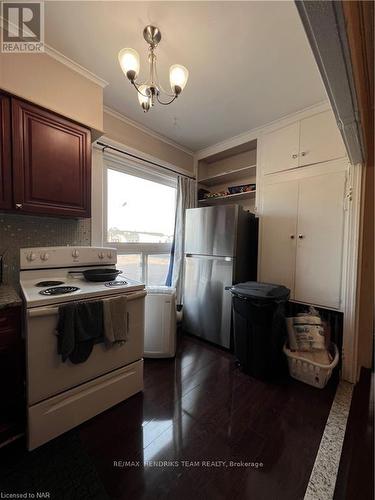 2 - 3 Main Street E, Grimsby (542 - Grimsby East), ON - Indoor Photo Showing Kitchen