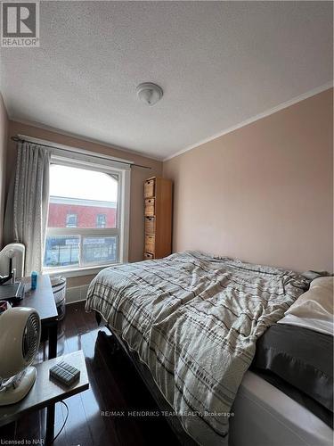 2 - 3 Main Street E, Grimsby (542 - Grimsby East), ON - Indoor Photo Showing Bedroom