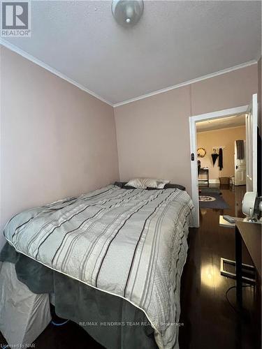 2 - 3 Main Street E, Grimsby (542 - Grimsby East), ON - Indoor Photo Showing Bedroom