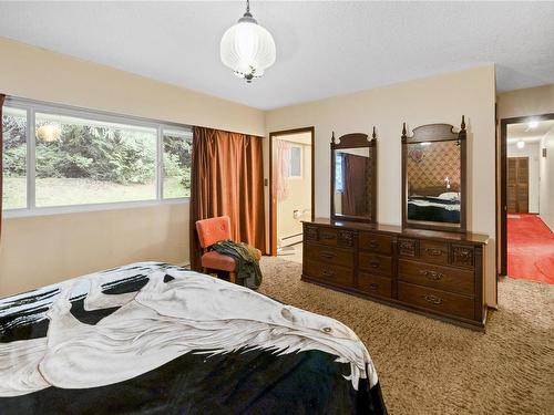 5611/5621 Hammond Bay Rd, Nanaimo, BC - Indoor Photo Showing Bedroom