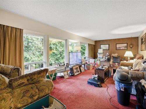 5611/5621 Hammond Bay Rd, Nanaimo, BC - Indoor Photo Showing Living Room