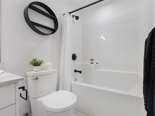 304-1110 Samar Cres, Langford, BC - Indoor Photo Showing Bathroom