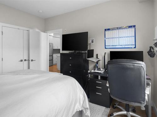 408-280 Island Hwy, View Royal, BC - Indoor Photo Showing Bedroom