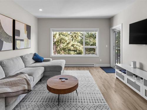 408-280 Island Hwy, View Royal, BC - Indoor Photo Showing Living Room