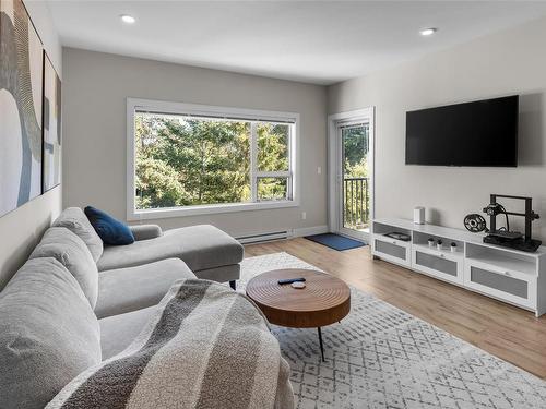 408-280 Island Hwy, View Royal, BC - Indoor Photo Showing Living Room