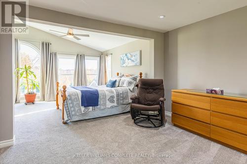 32 Audubon Street S, Hamilton, ON - Indoor Photo Showing Bedroom