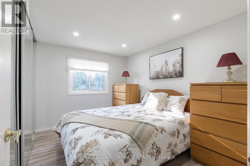 32 Audubon Street S, Hamilton, ON - Indoor Photo Showing Bedroom