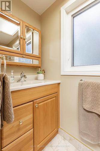 32 Audubon Street S, Hamilton, ON - Indoor Photo Showing Bathroom