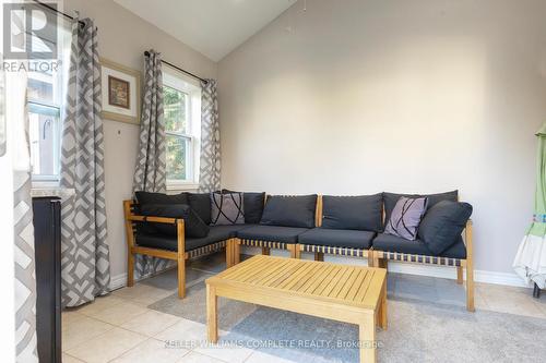 32 Audubon Street S, Hamilton, ON - Indoor Photo Showing Living Room