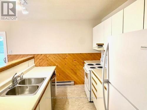 625 Queen Street, Gananoque (821 - Gananoque), ON - Indoor Photo Showing Kitchen With Double Sink