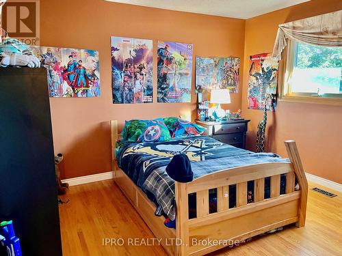 246044 County Rd 16 Road, Mono, ON - Indoor Photo Showing Bedroom