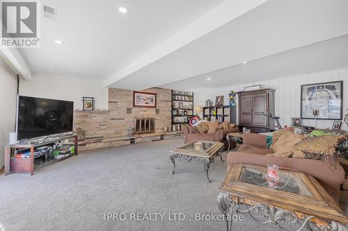 246044 County Rd 16 Road, Mono, ON - Indoor Photo Showing Living Room