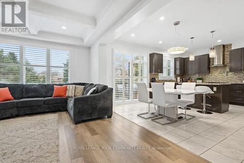 54 Prairie Grass Crescent, East Gwillimbury, ON - Indoor Photo Showing Living Room