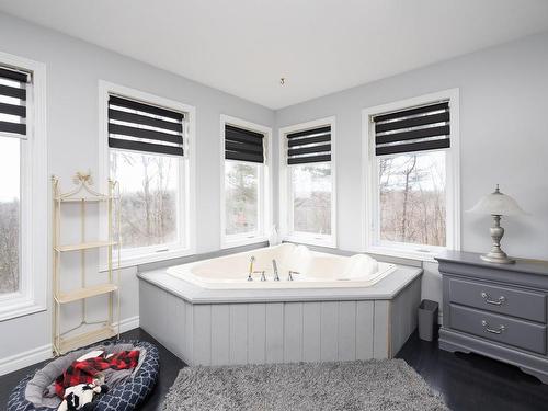 Bedroom - 52 Ch. Du Lac-Charest, Grenville-Sur-La-Rouge, QC - Indoor Photo Showing Bathroom