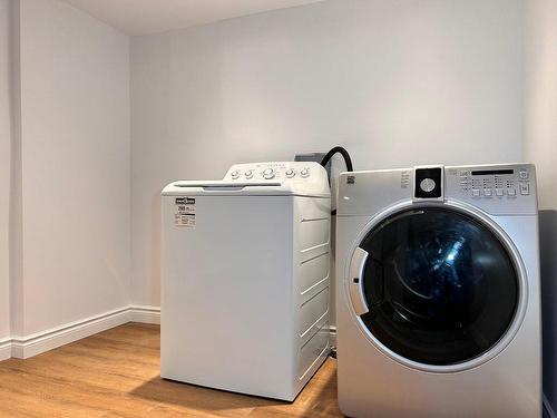 Laundry room - 61A Rue Monfort, Pincourt, QC - Indoor Photo Showing Laundry Room