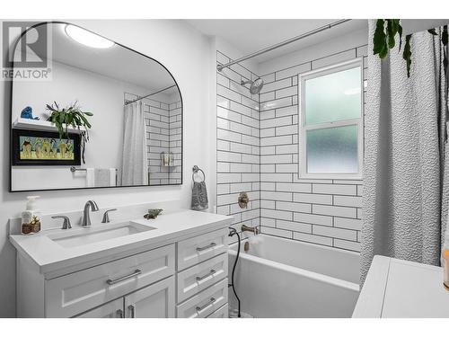 721 St Paul Street, Kamloops, BC - Indoor Photo Showing Bathroom