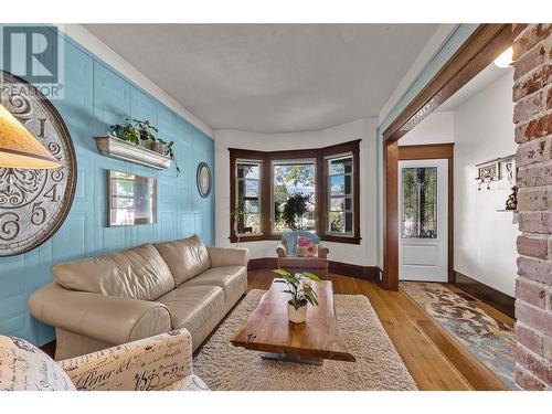 721 St Paul Street, Kamloops, BC - Indoor Photo Showing Living Room