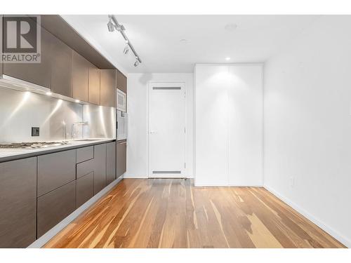 1151 W Georgia Street, Vancouver, BC - Indoor Photo Showing Kitchen