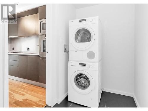 1151 W Georgia Street, Vancouver, BC - Indoor Photo Showing Laundry Room