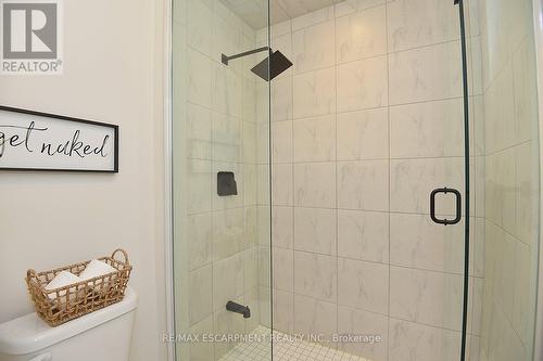 5 - 383 Dundas Street E, Hamilton, ON - Indoor Photo Showing Bathroom