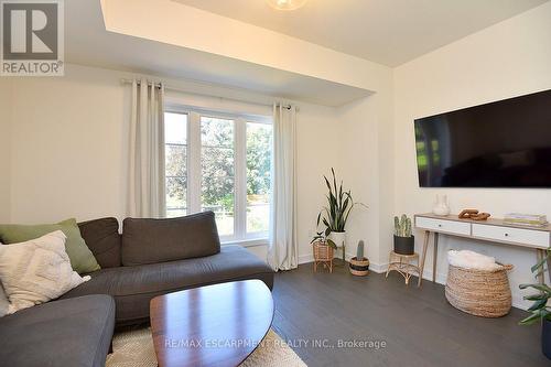 5 - 383 Dundas Street E, Hamilton, ON - Indoor Photo Showing Living Room