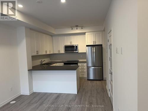 19 - 22 Lytham Green Circle, Newmarket, ON - Indoor Photo Showing Kitchen