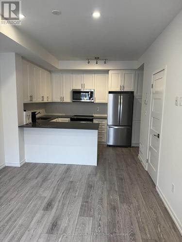 19 - 22 Lytham Green Circle, Newmarket, ON - Indoor Photo Showing Kitchen