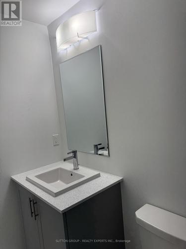 19 - 22 Lytham Green Circle, Newmarket, ON - Indoor Photo Showing Bathroom