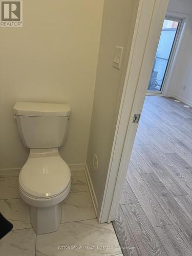 19 - 22 Lytham Green Circle, Newmarket, ON - Indoor Photo Showing Bathroom