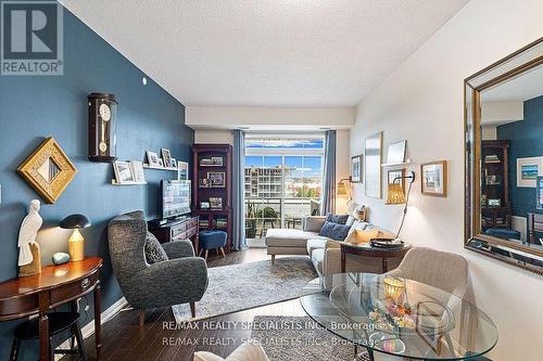 #413 - 84 Aspen Springs Drive, Clarington, ON - Indoor Photo Showing Living Room