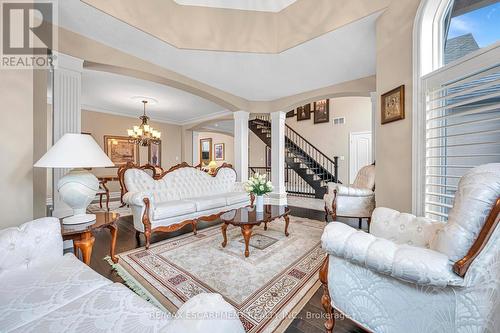 15 Silver Maple Drive, Hamilton, ON - Indoor Photo Showing Living Room