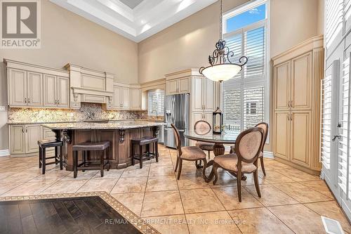 15 Silver Maple Drive, Hamilton, ON - Indoor Photo Showing Dining Room