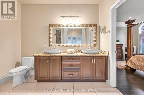 15 Silver Maple Drive, Hamilton, ON - Indoor Photo Showing Bathroom