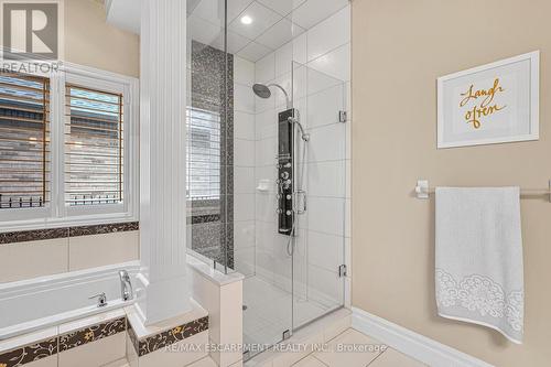 15 Silver Maple Drive, Hamilton, ON - Indoor Photo Showing Bathroom