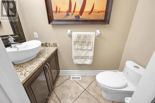 15 Silver Maple Drive, Hamilton, ON - Indoor Photo Showing Bathroom